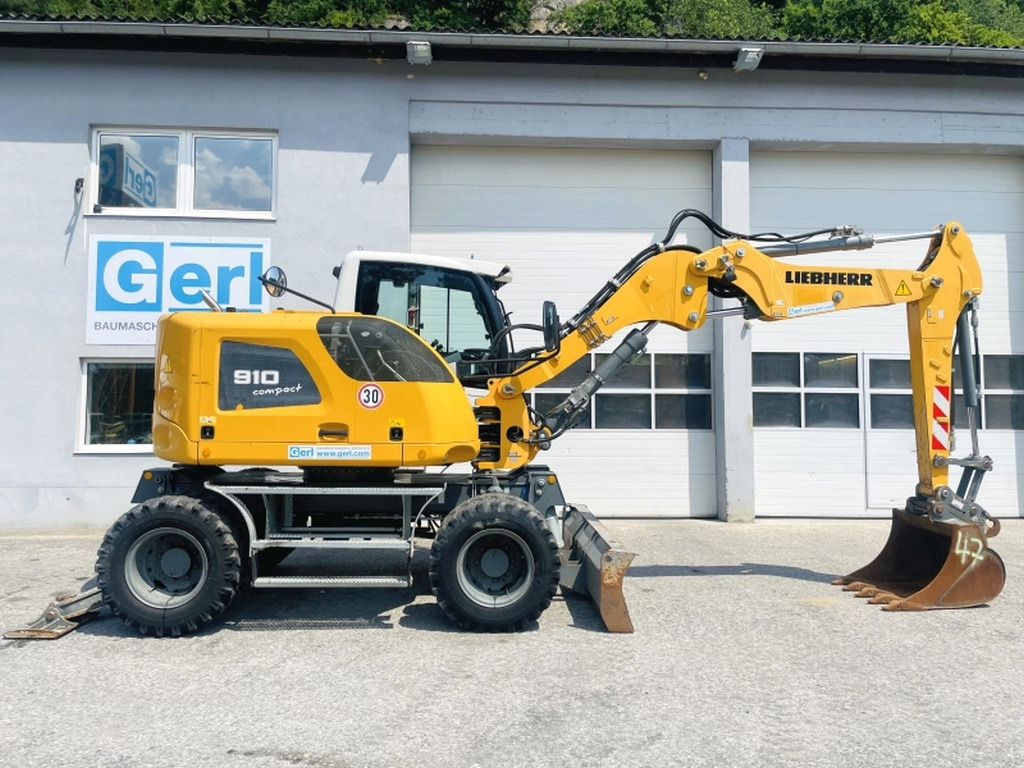 Liebherr A910 Compact (4025) - Grävmaskin på däck: bild 2 Liebherr A910 Compact (4025) - Grävmaskin på däck: bild 2