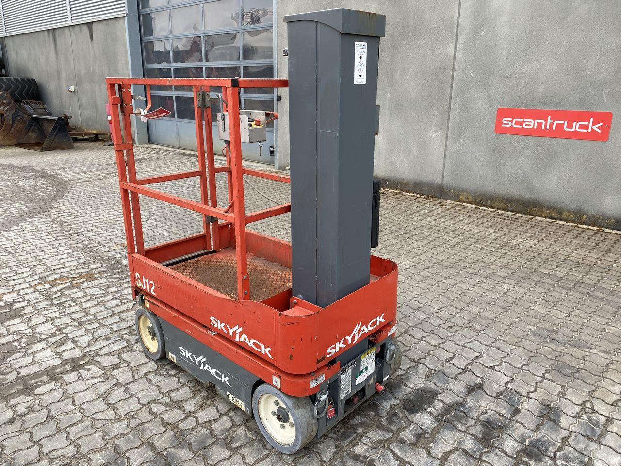 Skyjack SJ12 - Pelarlift: bild 2 Skyjack SJ12 - Pelarlift: bild 2