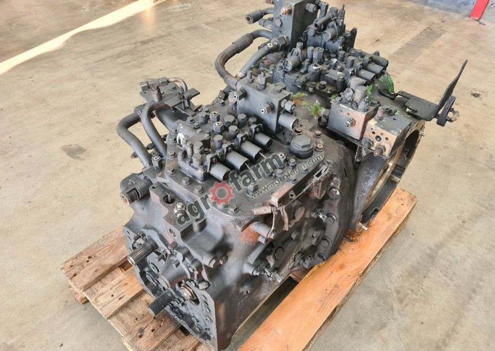 TYLNY MOST I SKRZYNIA BIEGÓW JOHN DEERE 5125R - Växellåda: bild 1 TYLNY MOST I SKRZYNIA BIEGÓW JOHN DEERE 5125R - Växellåda: bild 1
