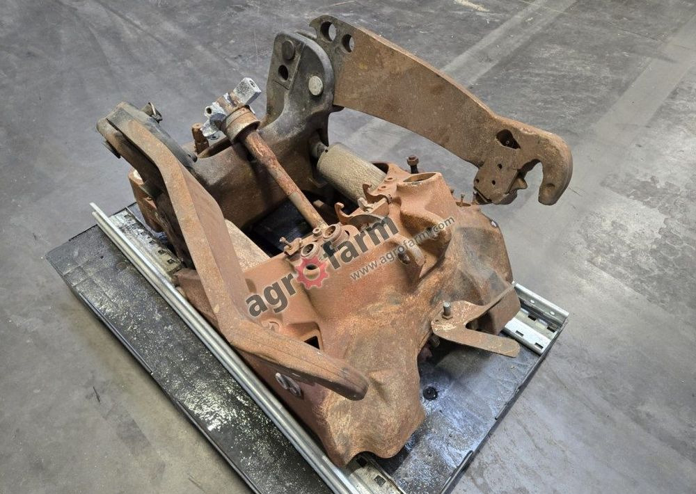 TUZ, przedni podnośnik, WOM VALTRA T234 - Tillbehör: bild 4 TUZ, przedni podnośnik, WOM VALTRA T234 - Tillbehör: bild 4