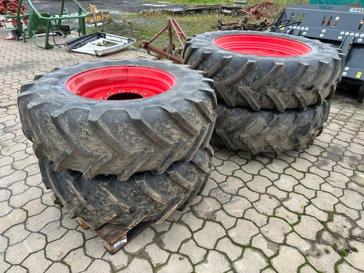 Firestone Komplettsatz 420/85 R30 + 460/85 R42 - Däck: bild 2 Firestone Komplettsatz 420/85 R30 + 460/85 R42 - Däck: bild 2