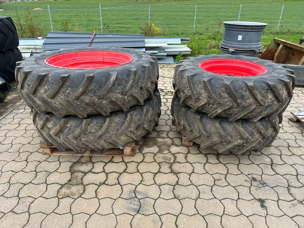 Firestone Komplettsatz 420/85 R30 + 460/85 R42 - Däck: bild 1 Firestone Komplettsatz 420/85 R30 + 460/85 R42 - Däck: bild 1