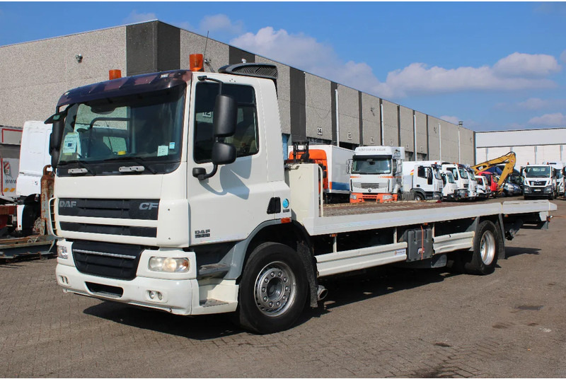 DAF CF 75.310 + HYDROLIC PLATFORM + EURO 5 + REMOTE + MANUAL - Biltransportbil lastbil: bild 2 DAF CF 75.310 + HYDROLIC PLATFORM + EURO 5 + REMOTE + MANUAL - Biltransportbil lastbil: bild 2