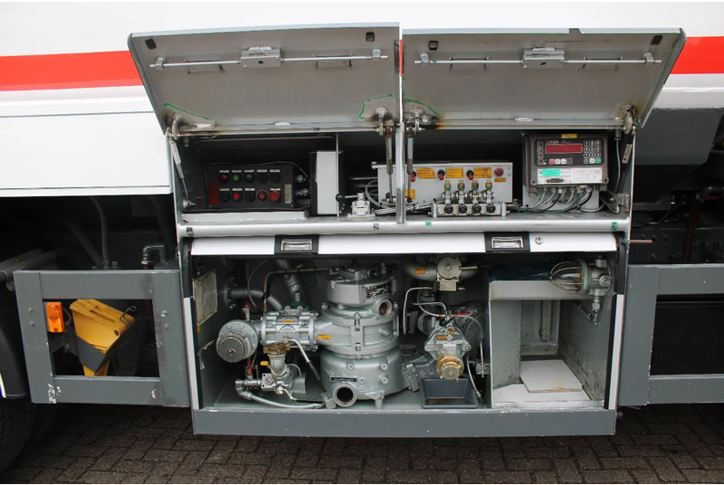 DAF CF 85.430 + PUMP/METERS + 4 COMPART / 15.000 LITER + COMPLETE SYSTEM WORKING - Tankbil: bild 5 DAF CF 85.430 + PUMP/METERS + 4 COMPART / 15.000 LITER + COMPLETE SYSTEM WORKING - Tankbil: bild 5