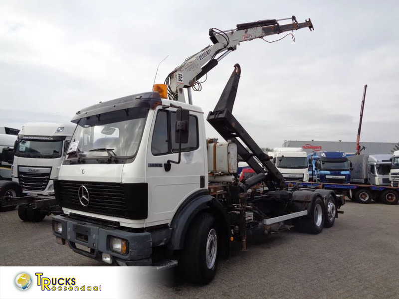 Mercedes-Benz SK 2433 + Semi-Auto + PTO + Serie 14 Crane + 3 pedals - Lastbil med kabelsystem, Kranbil: bild 1 Mercedes-Benz SK 2433 + Semi-Auto + PTO + Serie 14 Crane + 3 pedals - Lastbil med kabelsystem, Kranbil: bild 1