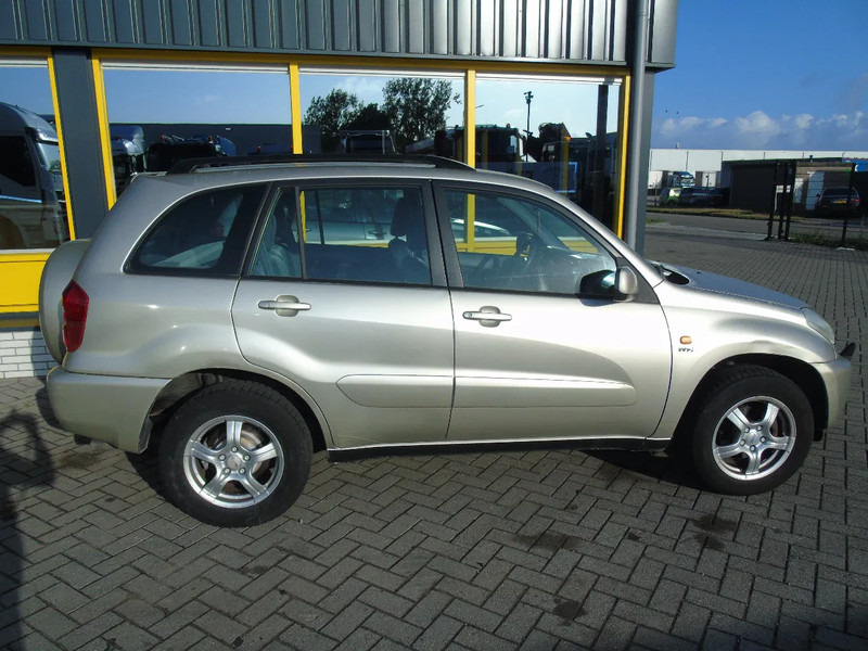 Toyota RAV4 + 4X4 + AUTOMAT + PETROL - SUV: bild 3 Toyota RAV4 + 4X4 + AUTOMAT + PETROL - SUV: bild 3