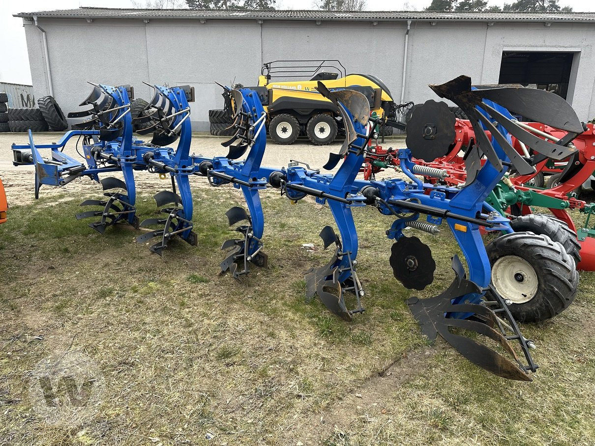 New Holland PHVH 4+1 - Plog: bild 2 New Holland PHVH 4+1 - Plog: bild 2
