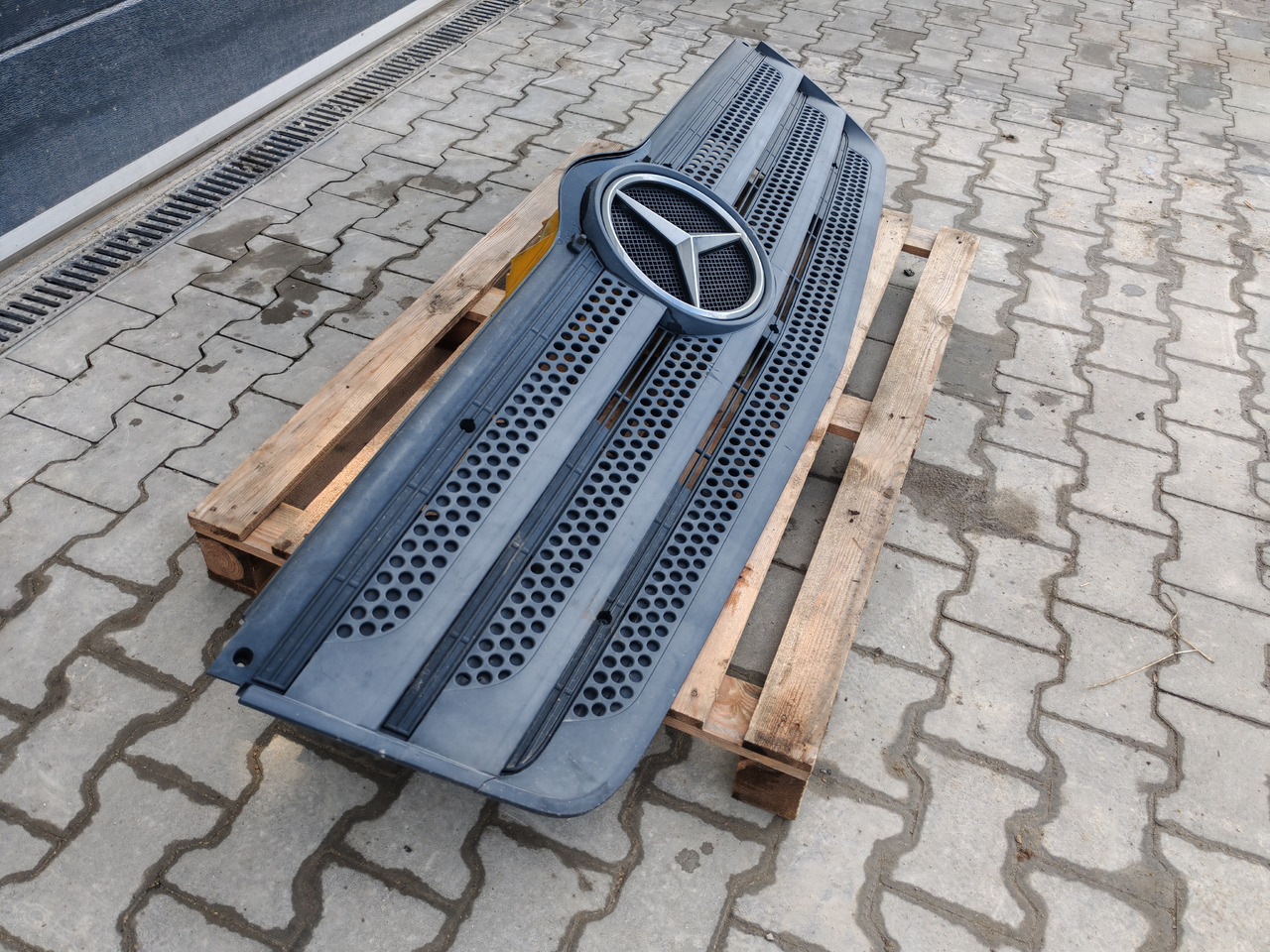 MERCEDES-BENZ ATEGO MP4 EURO 6 / FRONT GRILL - Galler: bild 3 MERCEDES-BENZ ATEGO MP4 EURO 6 / FRONT GRILL - Galler: bild 3