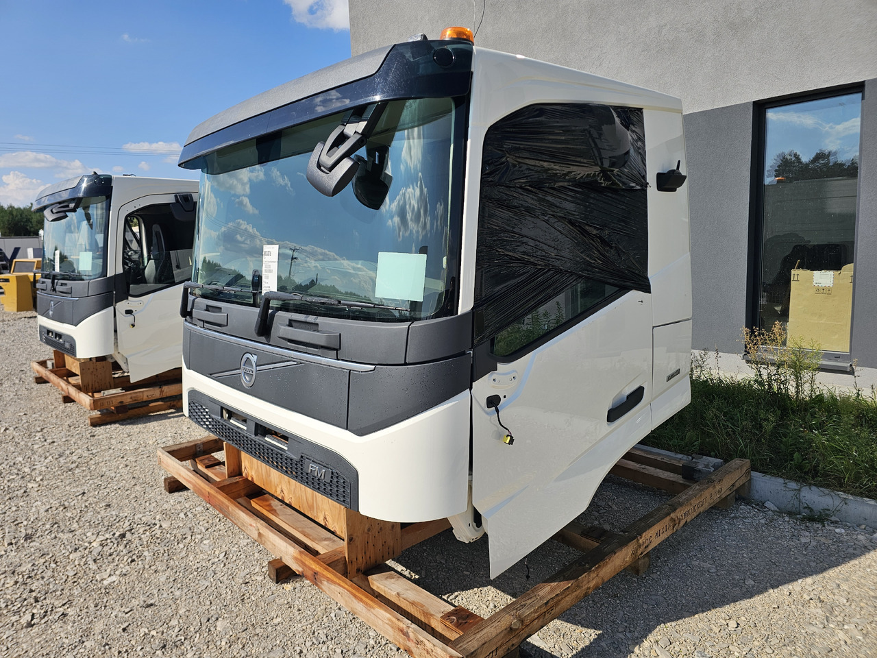 VOLVO FM5 FMX LOW DAY CAB / FULLY COMPLETE / BRAND NEW - Hytt: bild 2 VOLVO FM5 FMX LOW DAY CAB / FULLY COMPLETE / BRAND NEW - Hytt: bild 2
