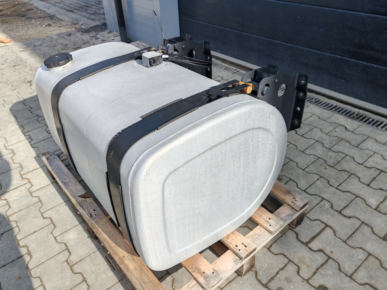 VOLVO RENAULT / ALU FUEL TANK / 103x67x56 LOW/ 315L - Bränsletank: bild 3 VOLVO RENAULT / ALU FUEL TANK / 103x67x56 LOW/ 315L - Bränsletank: bild 3