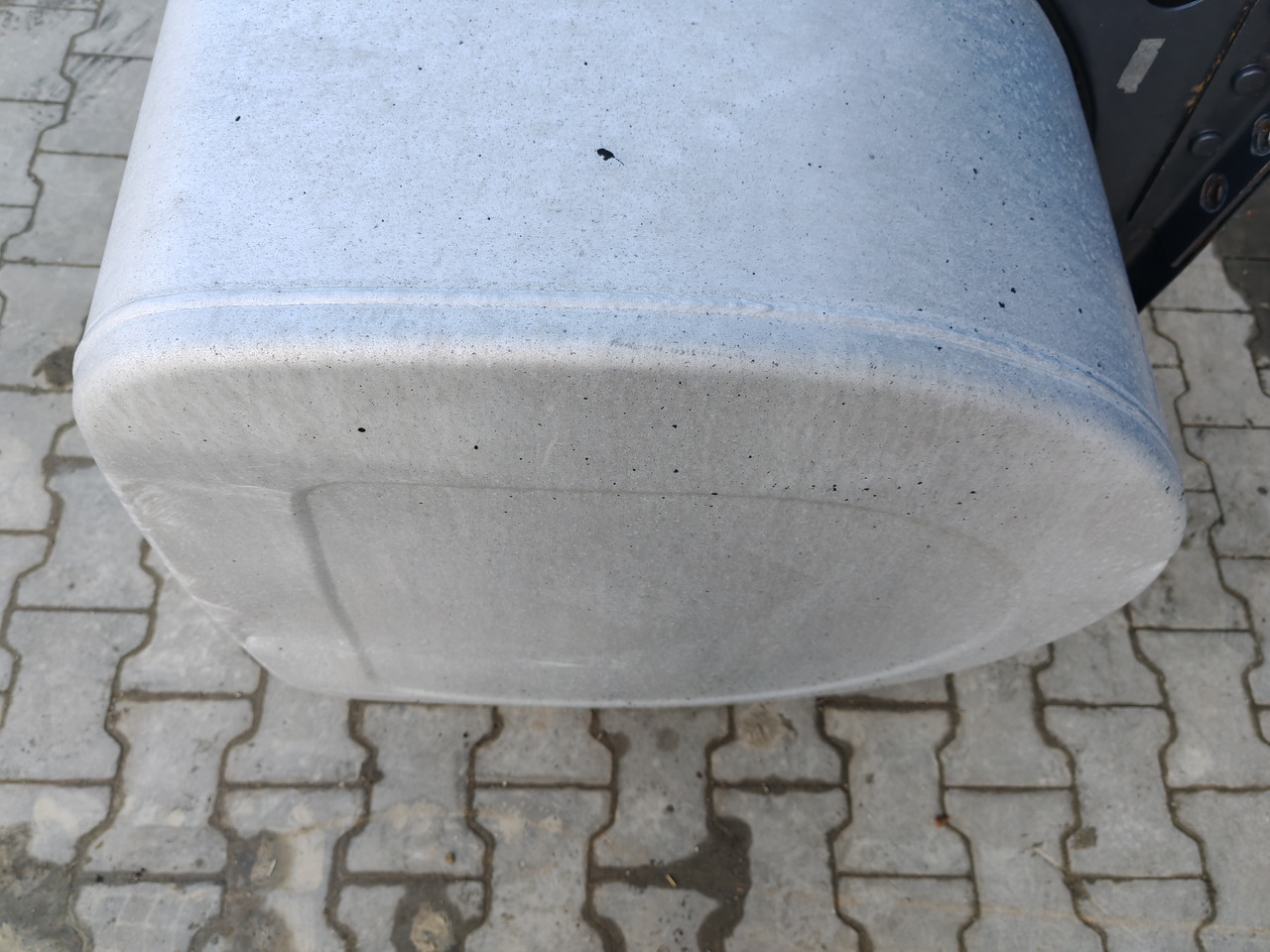 VOLVO RENAULT / ALU FUEL TANK / 162x68x71 /  650L / 21516455 - Bränsletank: bild 4 VOLVO RENAULT / ALU FUEL TANK / 162x68x71 /  650L / 21516455 - Bränsletank: bild 4