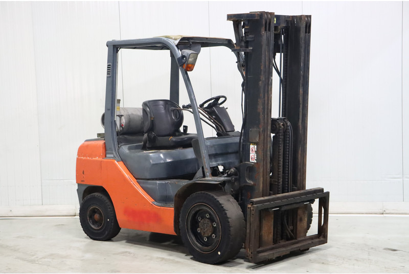 Toyota 02-8FGF30 - Gasoltruck: bild 1 Toyota 02-8FGF30 - Gasoltruck: bild 1