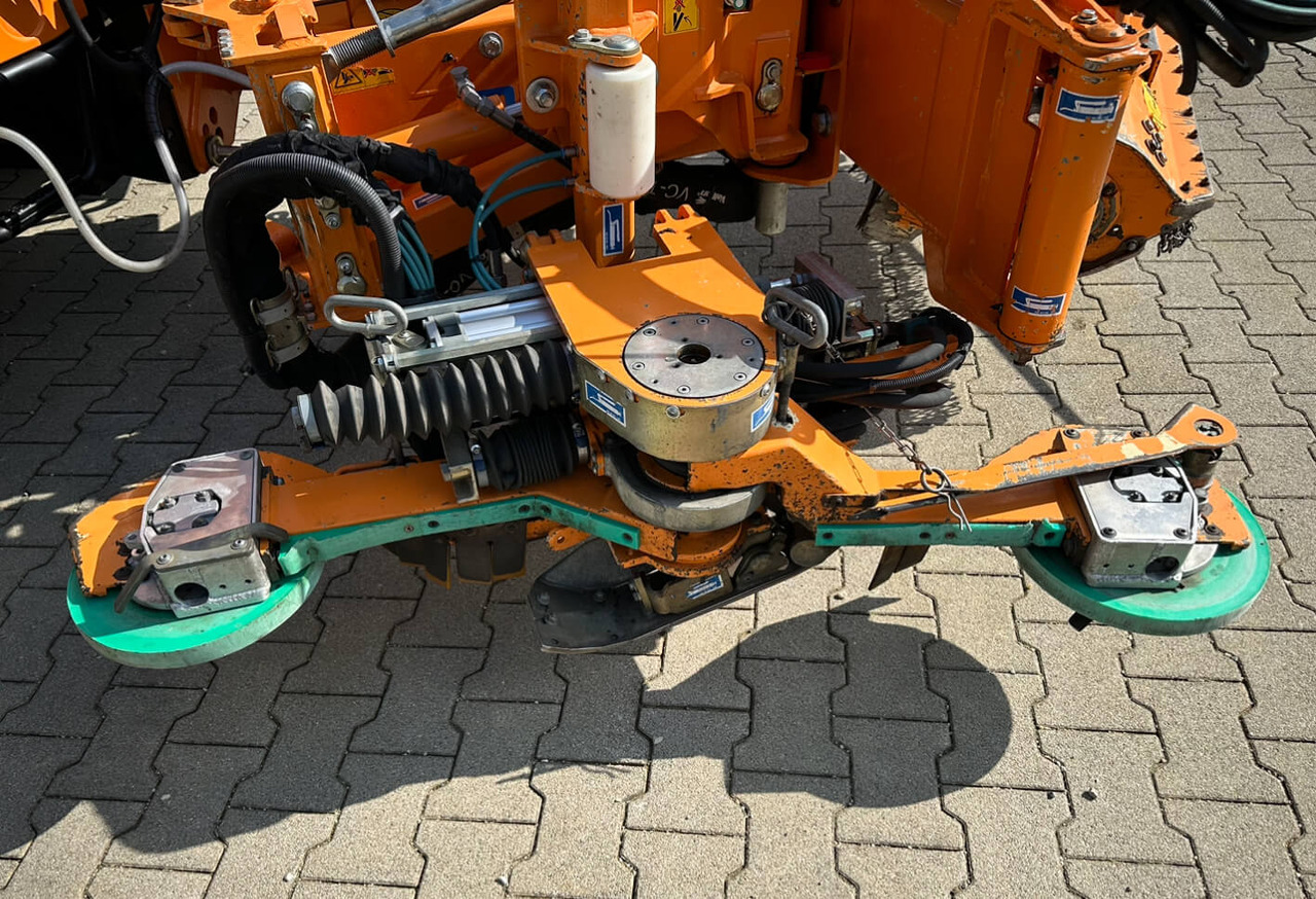 Unimog Leitpfostenausmähgerät / Randstreifenmähger - Armklippare: bild 4 Unimog Leitpfostenausmähgerät / Randstreifenmähger - Armklippare: bild 4