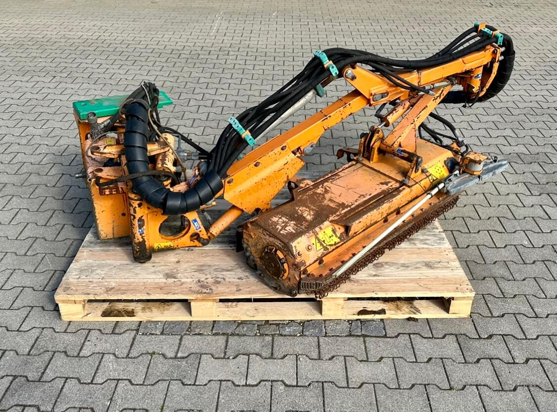 Unimog Randstreifenmulcher Mulag MRK 300 - Armklippare: bild 1 Unimog Randstreifenmulcher Mulag MRK 300 - Armklippare: bild 1