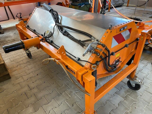 Unimog Tunnelwaschbürste Dücker TWA18/1 - Sopaggregat: bild 1 Unimog Tunnelwaschbürste Dücker TWA18/1 - Sopaggregat: bild 1