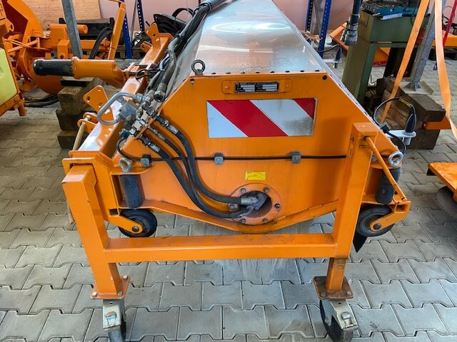 Unimog Tunnelwaschbürste Dücker TWA18/1 - Sopaggregat: bild 2 Unimog Tunnelwaschbürste Dücker TWA18/1 - Sopaggregat: bild 2