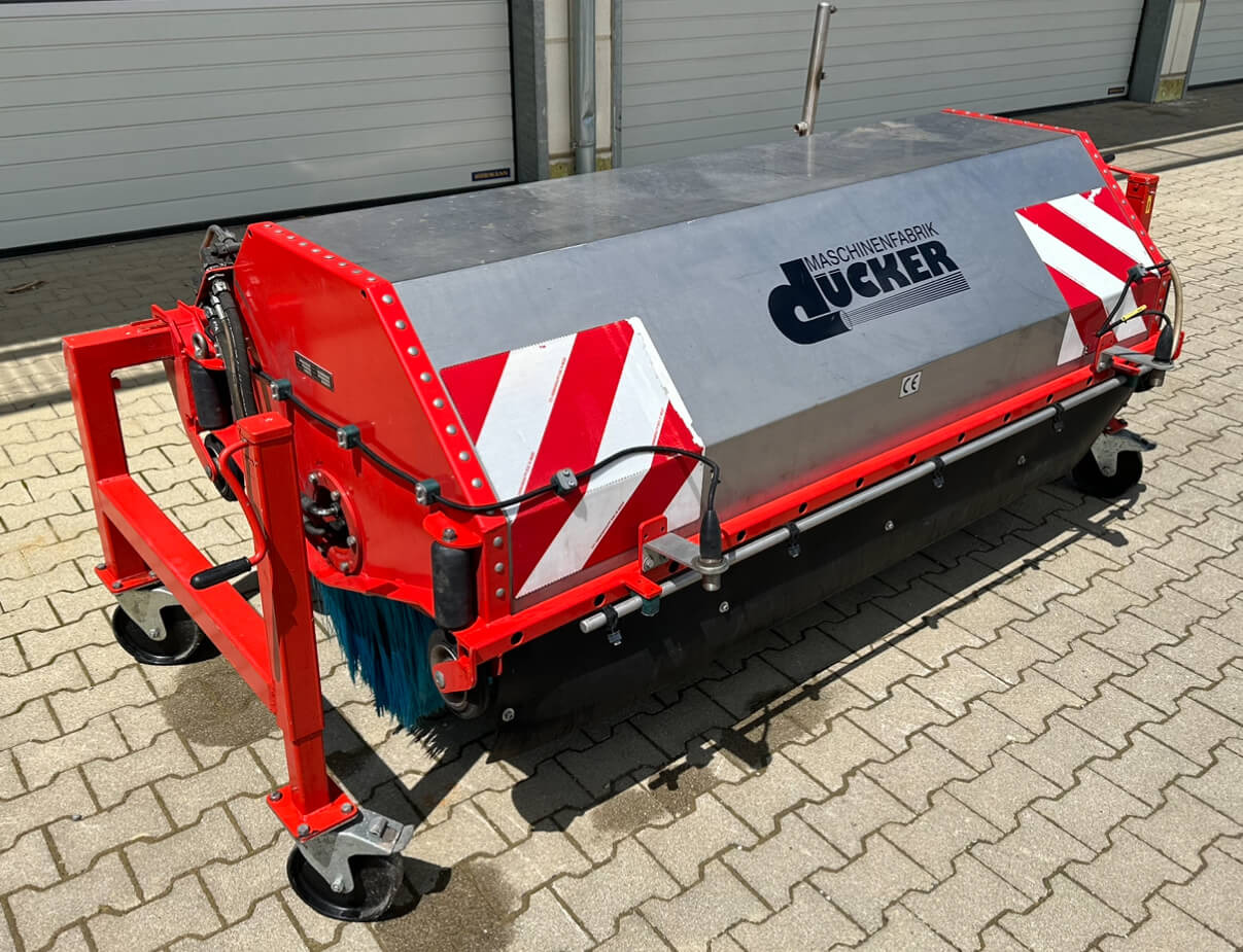 Unimog Tunnelwaschbürste Dücker TWA21 - Sopaggregat: bild 1 Unimog Tunnelwaschbürste Dücker TWA21 - Sopaggregat: bild 1