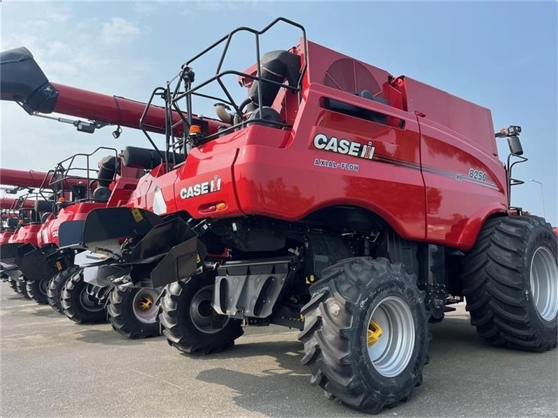 Case IH 8250 Axial-Flow New and unused combine - Skördetröska: bild 4 Case IH 8250 Axial-Flow New and unused combine - Skördetröska: bild 4
