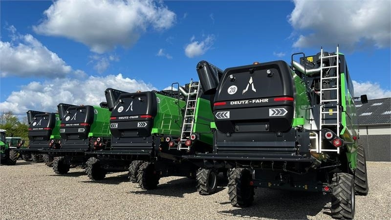 Deutz-fahr C7206 With 24feed - 7.2m header. New and unused Co - Skördetröska: bild 1 Deutz-fahr C7206 With 24feed - 7.2m header. New and unused Co - Skördetröska: bild 1