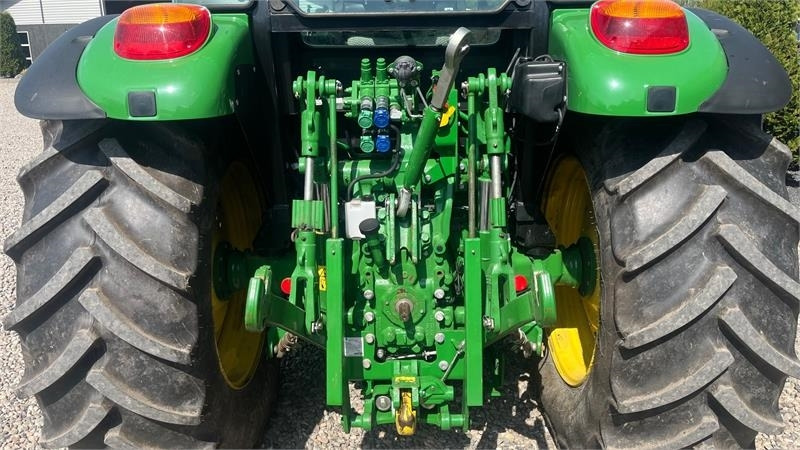 John Deere 5115M Med frontlæsser, som ny - Traktor: bild 4 John Deere 5115M Med frontlæsser, som ny - Traktor: bild 4