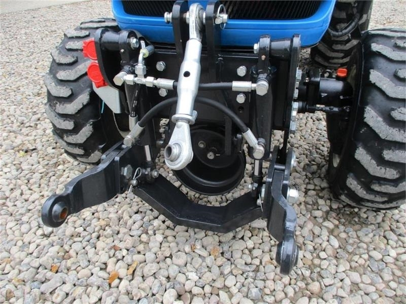 LS J27 HST Med kabine, frontlift og frontPTO - Traktor: bild 4 LS J27 HST Med kabine, frontlift og frontPTO - Traktor: bild 4