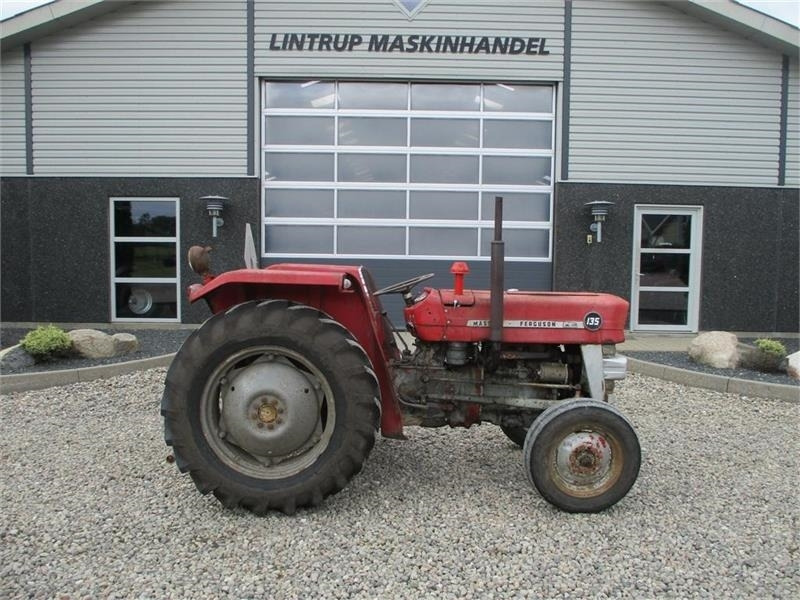 Massey Ferguson 135 Sjælden Benzin MF135. Den starter og går godt - Traktor: bild 2 Massey Ferguson 135 Sjælden Benzin MF135. Den starter og går godt - Traktor: bild 2