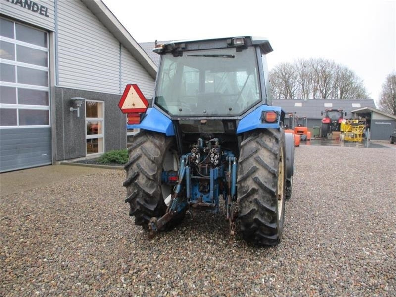 Traktor New Holland 8240 SLE Med frontlift og frontPTO: bild 14