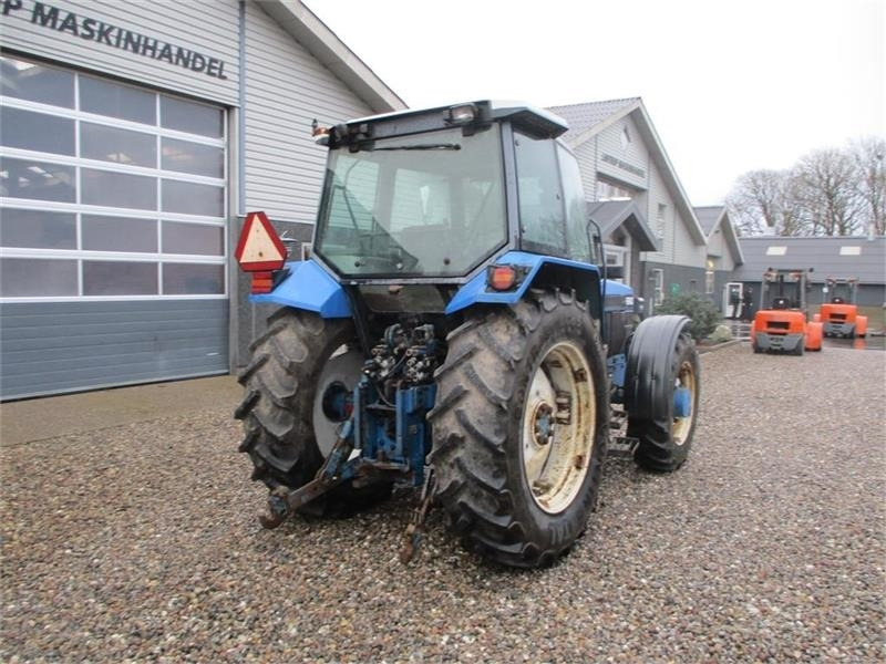 Traktor New Holland 8240 SLE Med frontlift og frontPTO: bild 13