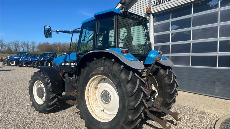New Holland 8360 Rangecommand - Traktor: bild 2 New Holland 8360 Rangecommand - Traktor: bild 2