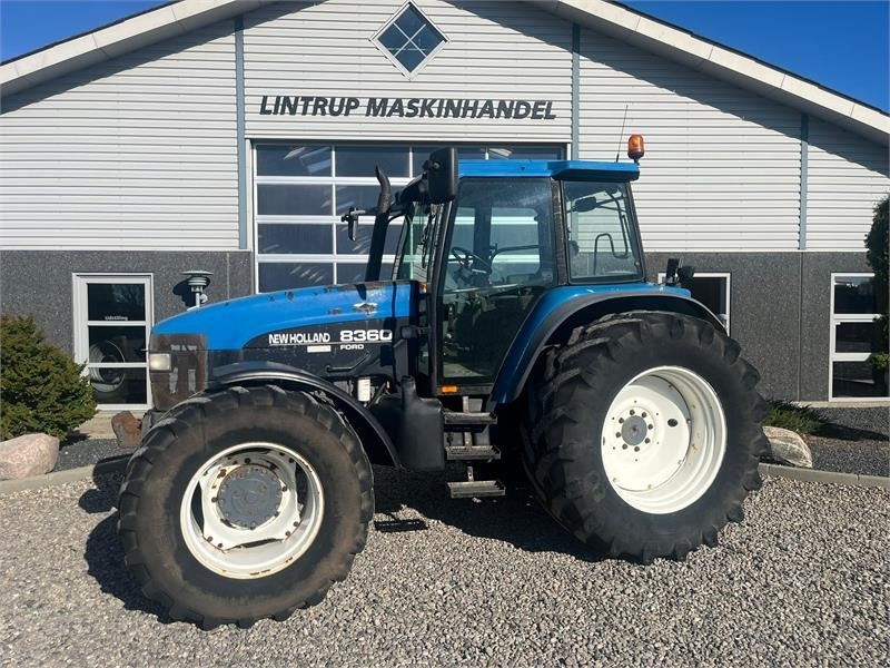 New Holland 8360 med 4stk fabriksnye dæk til. Super stærk tra - Traktor: bild 1 New Holland 8360 med 4stk fabriksnye dæk til. Super stærk tra - Traktor: bild 1