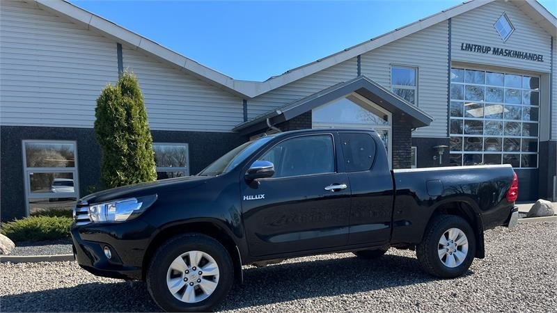 Toyota Hilux 4WD Pick-up med træk til 3200 kg. Meget velh - Tillbehör för skördemaskin: bild 2 Toyota Hilux 4WD Pick-up med træk til 3200 kg. Meget velh - Tillbehör för skördemaskin: bild 2