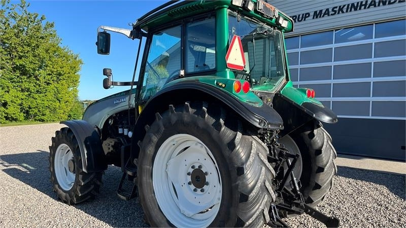 Valtra T130 med 3.5ton frontlift - Traktor: bild 5 Valtra T130 med 3.5ton frontlift - Traktor: bild 5