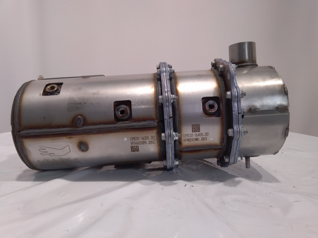 Case VV129E3016070 - 51548088 - AdBlue tank för Lantbruksmaskiner: bild 1 Case VV129E3016070 - 51548088 - AdBlue tank för Lantbruksmaskiner: bild 1