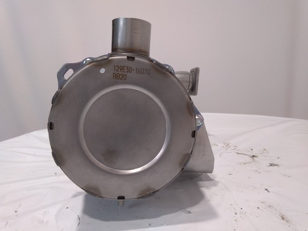 Case VV129E3016070 - 51548088 - AdBlue tank för Lantbruksmaskiner: bild 2 Case VV129E3016070 - 51548088 - AdBlue tank för Lantbruksmaskiner: bild 2
