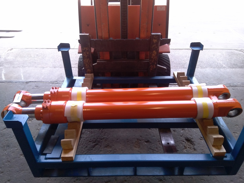 Hitachi 9256983 - 4645296 R - Hydraulcylinder för Byggmaskiner: bild 1 Hitachi 9256983 - 4645296 R - Hydraulcylinder för Byggmaskiner: bild 1