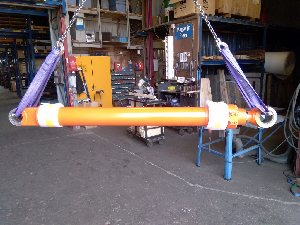 Hitachi 9256994 - Hydraulcylinder för Byggmaskiner: bild 1 Hitachi 9256994 - Hydraulcylinder för Byggmaskiner: bild 1