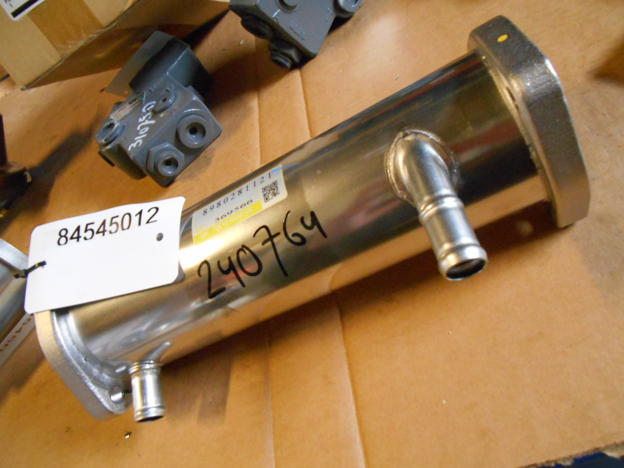 Isuzu 8980281121 - 8982127150 - EGR-kylare för Lantbruksmaskiner: bild 2 Isuzu 8980281121 - 8982127150 - EGR-kylare för Lantbruksmaskiner: bild 2