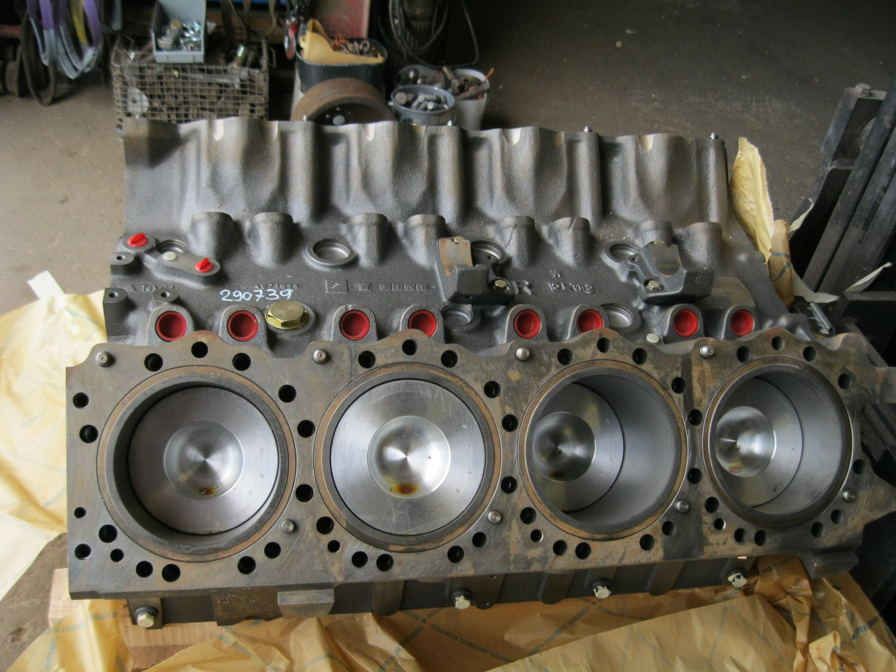 Iveco Fiat 8285.22 - - Cylinderblock för Byggmaskiner: bild 1 Iveco Fiat 8285.22 - - Cylinderblock för Byggmaskiner: bild 1