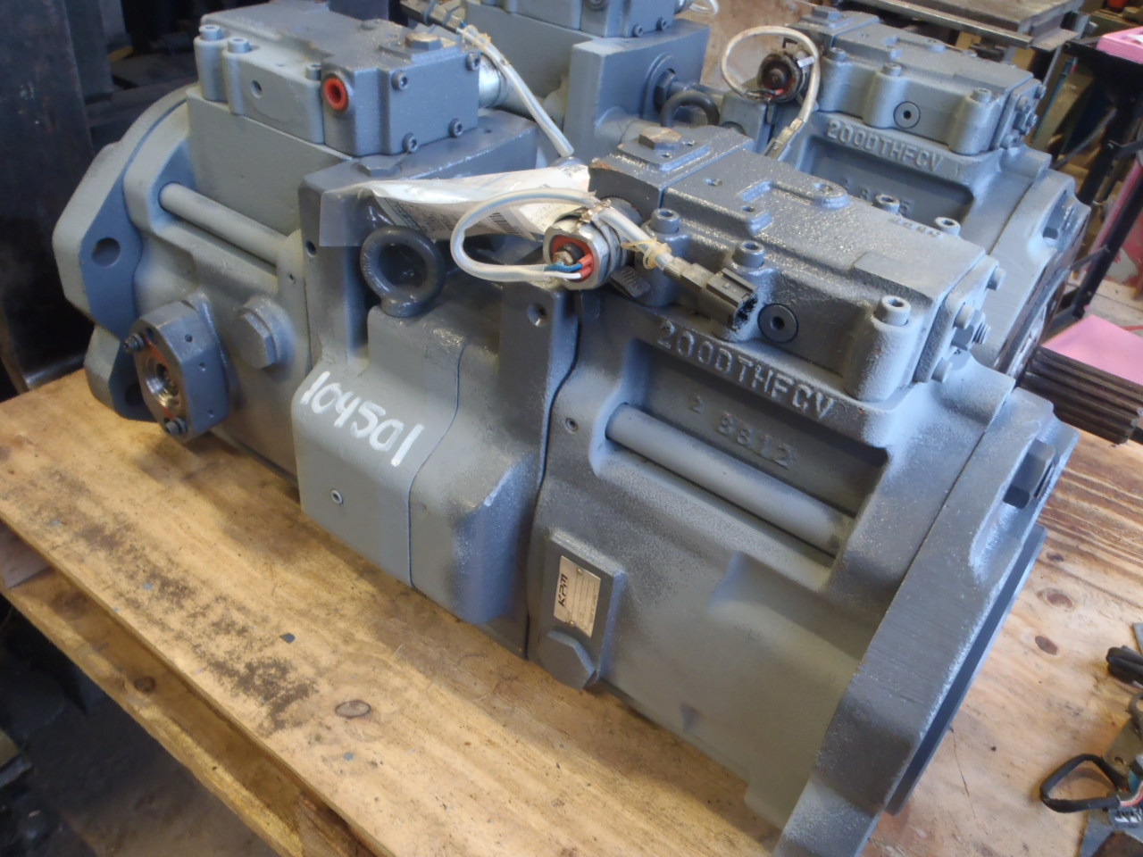 Kawasaki K3V180DTH19TR-OE11 - 4643505 - Hydraulpump för Byggmaskiner: bild 1 Kawasaki K3V180DTH19TR-OE11 - 4643505 - Hydraulpump för Byggmaskiner: bild 1