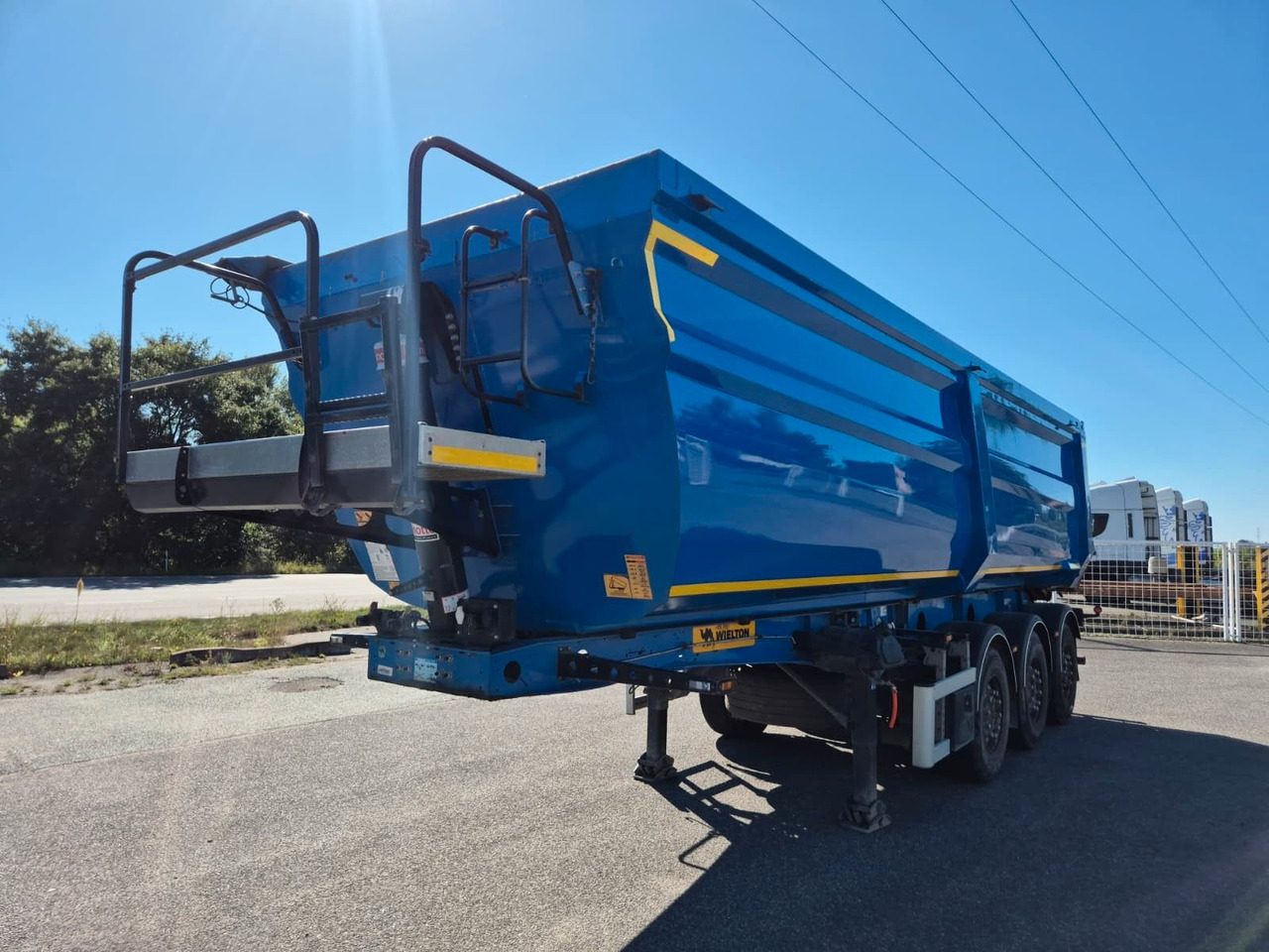 Wielton NW-3 - Tippbil semitrailer: bild 1 Wielton NW-3 - Tippbil semitrailer: bild 1