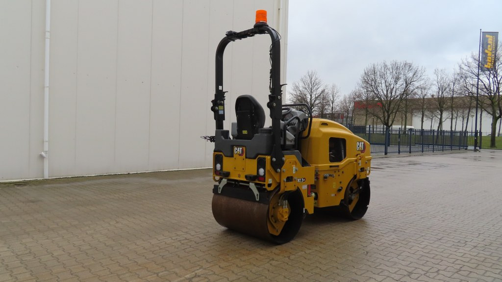 Caterpillar CB 2.5 GC - Asfaltvält: bild 2 Caterpillar CB 2.5 GC - Asfaltvält: bild 2