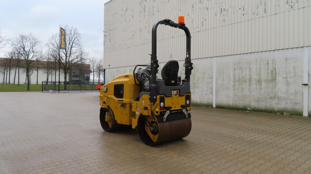 Caterpillar CB 2.5 GC - Asfaltvält: bild 4 Caterpillar CB 2.5 GC - Asfaltvält: bild 4