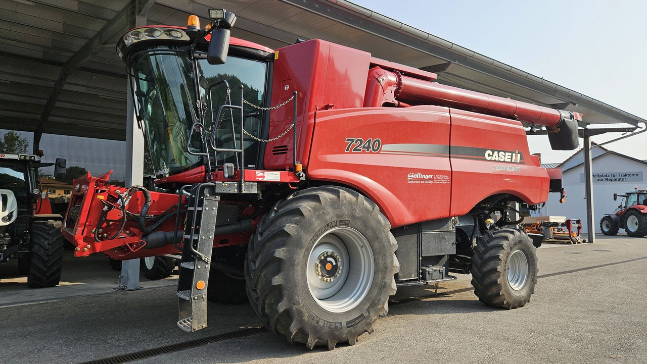 Case IH Axial-Flow 7240 - Skördetröska: bild 1 Case IH Axial-Flow 7240 - Skördetröska: bild 1