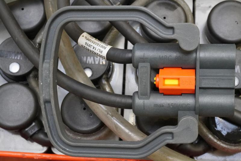 HAWKER 24 Volt 3 PzB 225 Ah - Batteri: bild 4 HAWKER 24 Volt 3 PzB 225 Ah - Batteri: bild 4