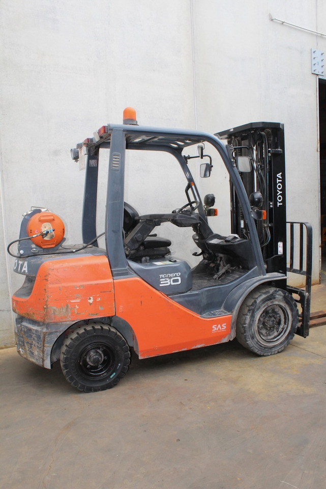 Toyota 02-8FGF30 MATRICULADA - Gasoltruck: bild 2 Toyota 02-8FGF30 MATRICULADA - Gasoltruck: bild 2