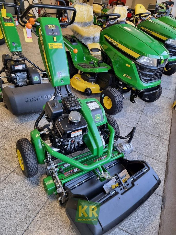 John Deere 220 - Gräsklippare: bild 1 John Deere 220 - Gräsklippare: bild 1