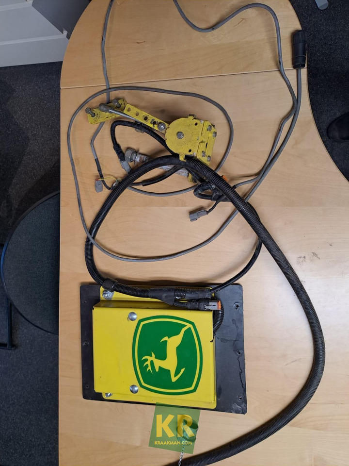 John Deere iSteer hardware - Elektriskt system för Lantbruksmaskiner: bild 1 John Deere iSteer hardware - Elektriskt system för Lantbruksmaskiner: bild 1