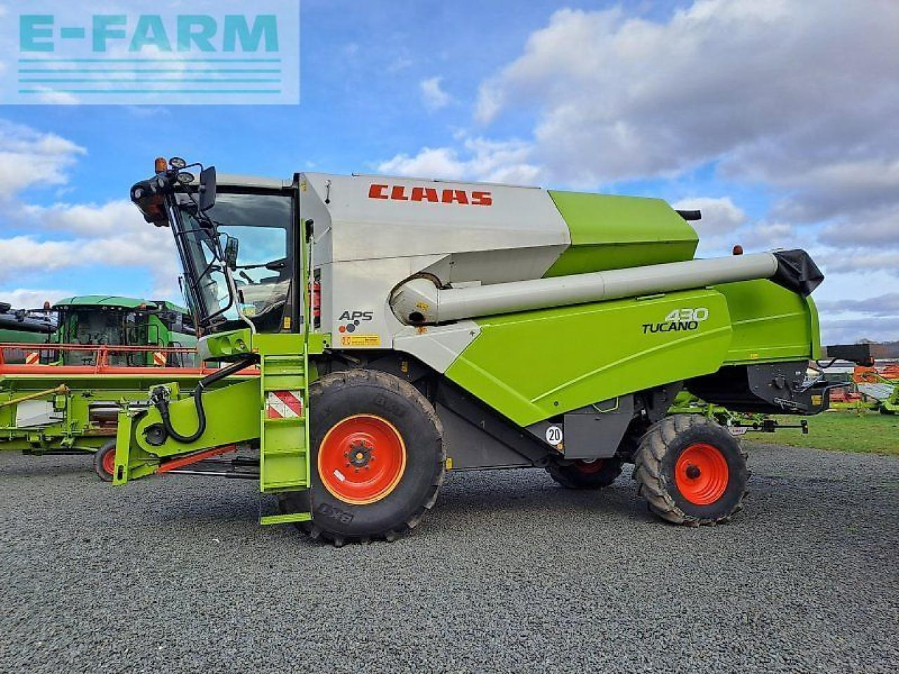 CLAAS tucano 430 - Skördetröska: bild 1 CLAAS tucano 430 - Skördetröska: bild 1