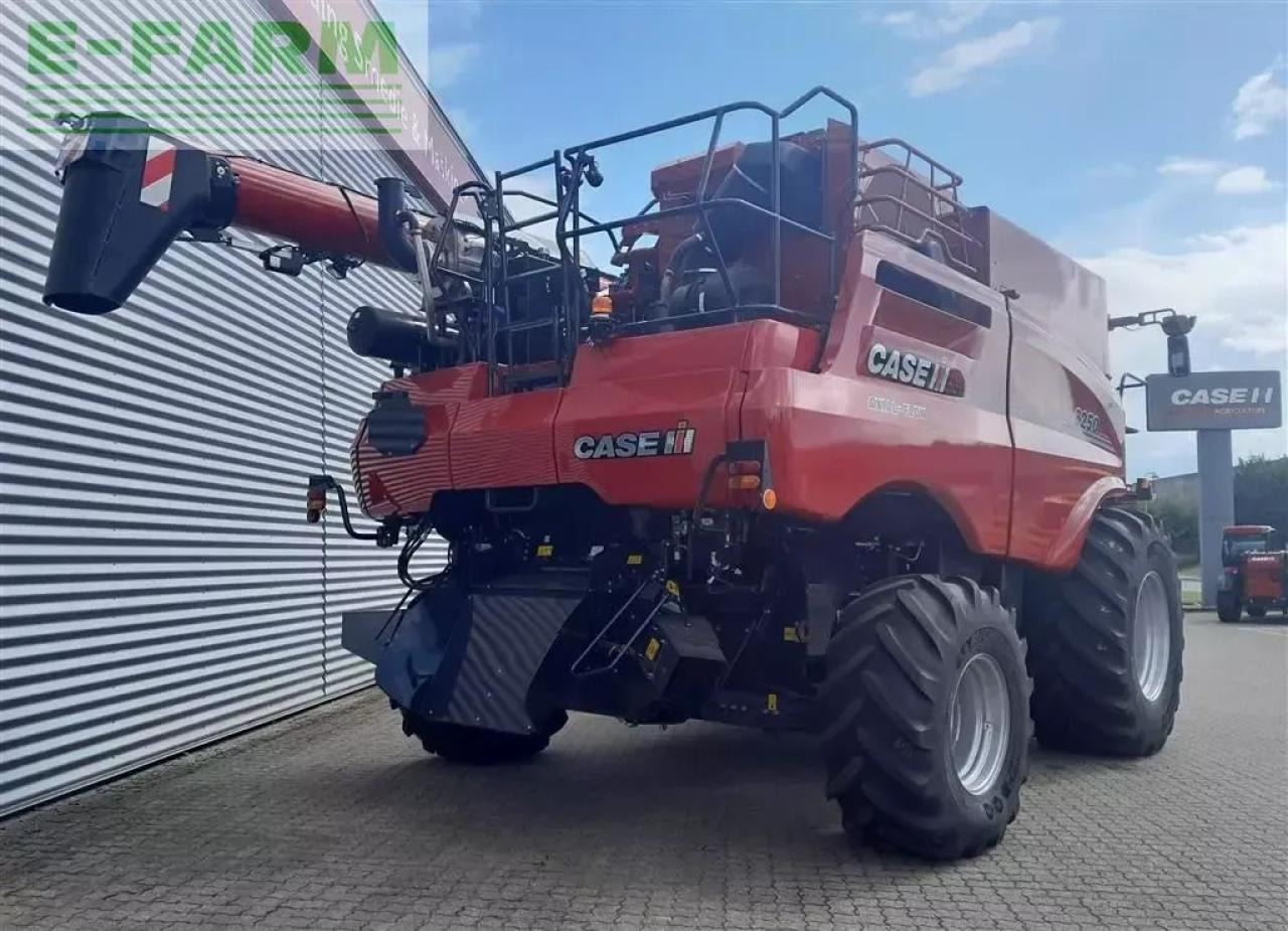 Case-IH 8250 kampagnepris axial-flow 8250 med 35 fod varioskærebord - Skördetröska: bild 3 Case-IH 8250 kampagnepris axial-flow 8250 med 35 fod varioskærebord - Skördetröska: bild 3
