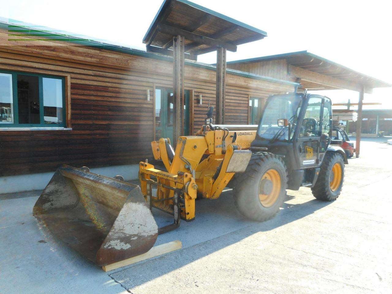 JCB jcb 533-105 ( 3,3t - 10,5m ) - Teleskoplastar: bild 2 JCB jcb 533-105 ( 3,3t - 10,5m ) - Teleskoplastar: bild 2